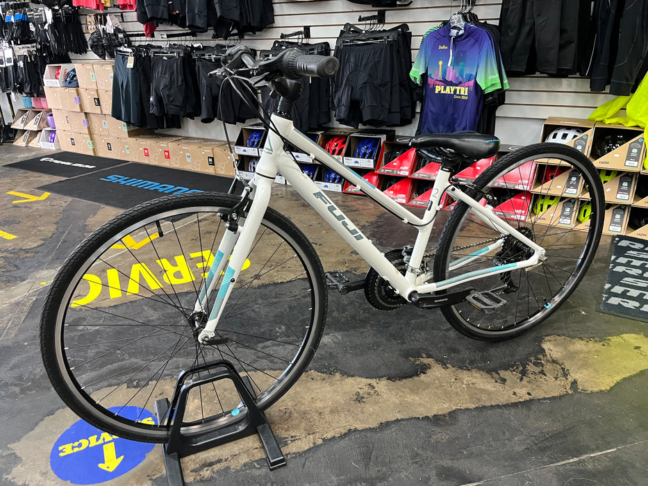 Fuji Absolute 2.3 ST Shimano Tourney 7 Speed - White DEMO