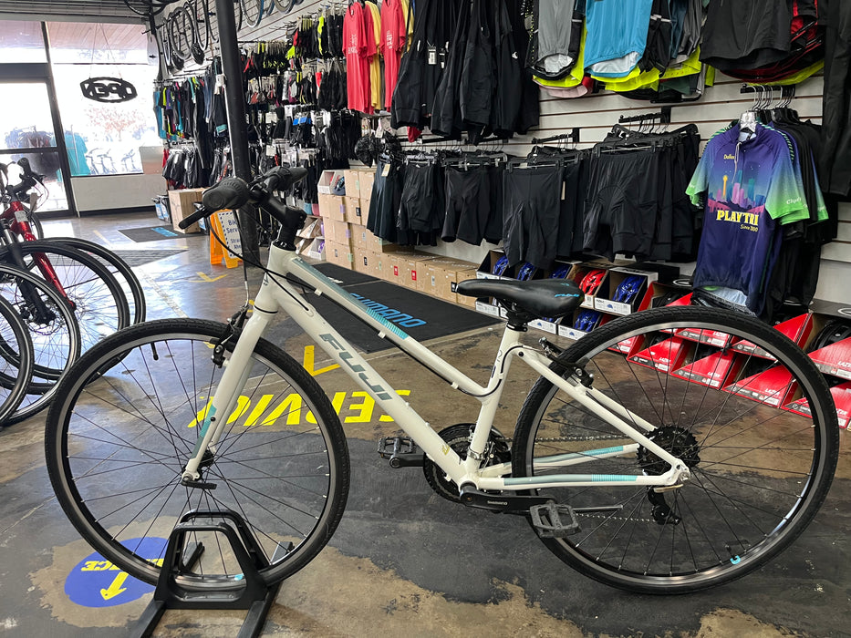 Fuji Absolute 2.3 ST Shimano Tourney 7 Speed - White DEMO