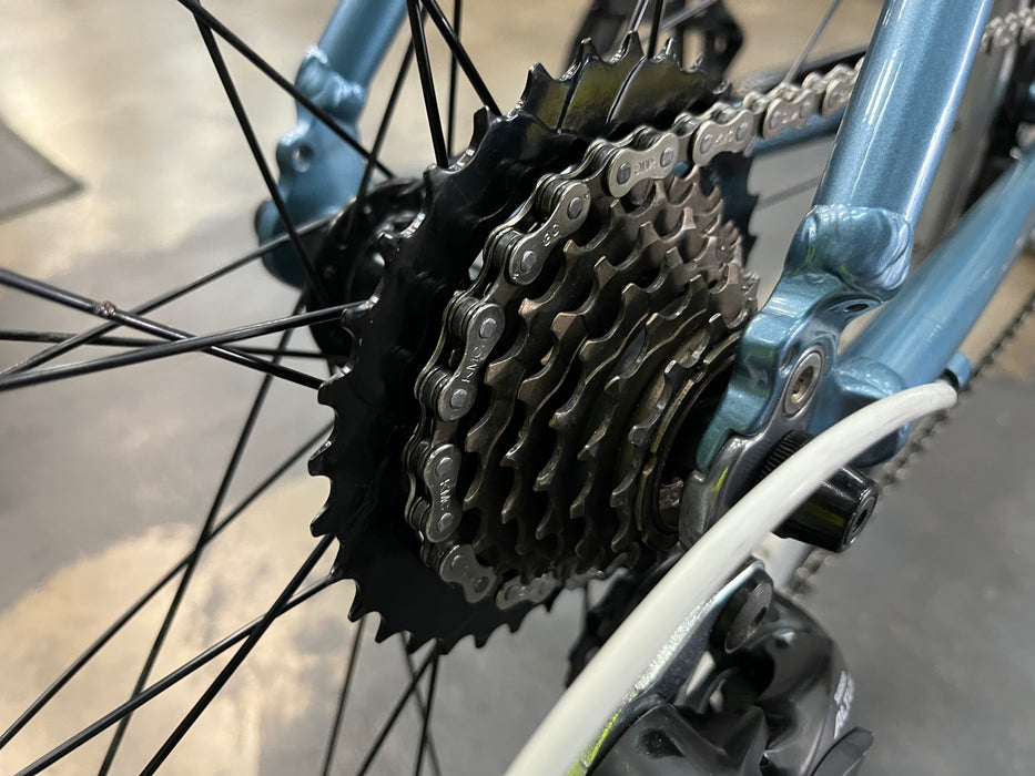 Fuji Absolute 2.3 Shimano Altus 7 Speed - Blue DEMO