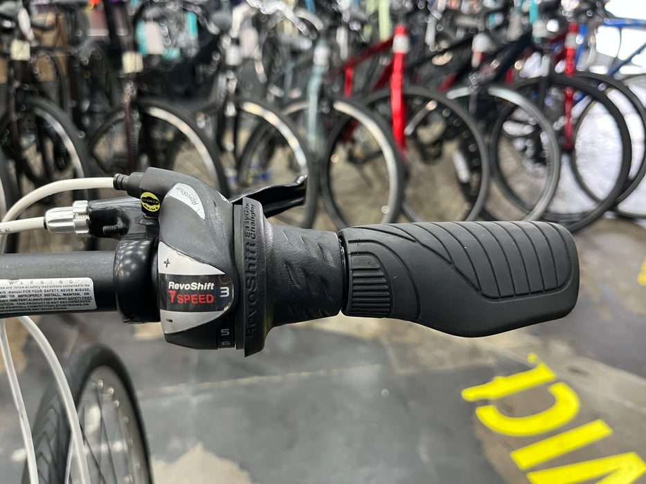 Fuji Absolute 2.3 Shimano Altus 7 Speed - Blue DEMO