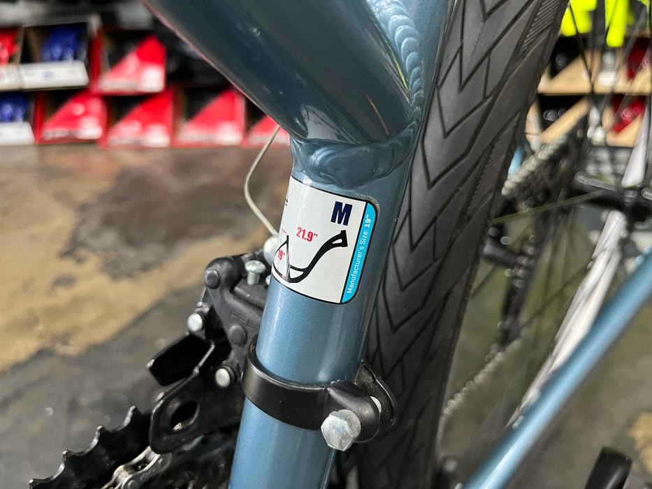 Fuji Absolute 2.3 Shimano Altus 7 Speed - Blue DEMO