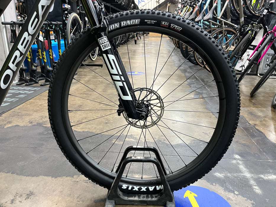 Orbea Oiz M10 AXS SRAM Flight Attendant SID Ultimate