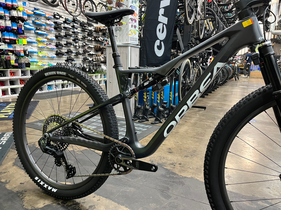 Orbea Oiz M10 AXS SRAM Flight Attendant SID Ultimate