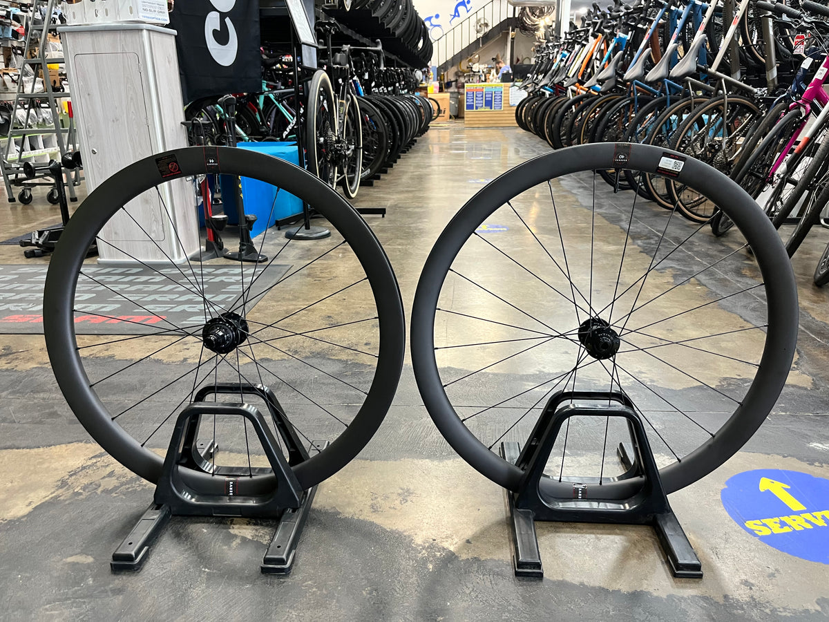 Reserve Wheels 40/44 Disc Tubeless Carbon Wheelset — Playtri