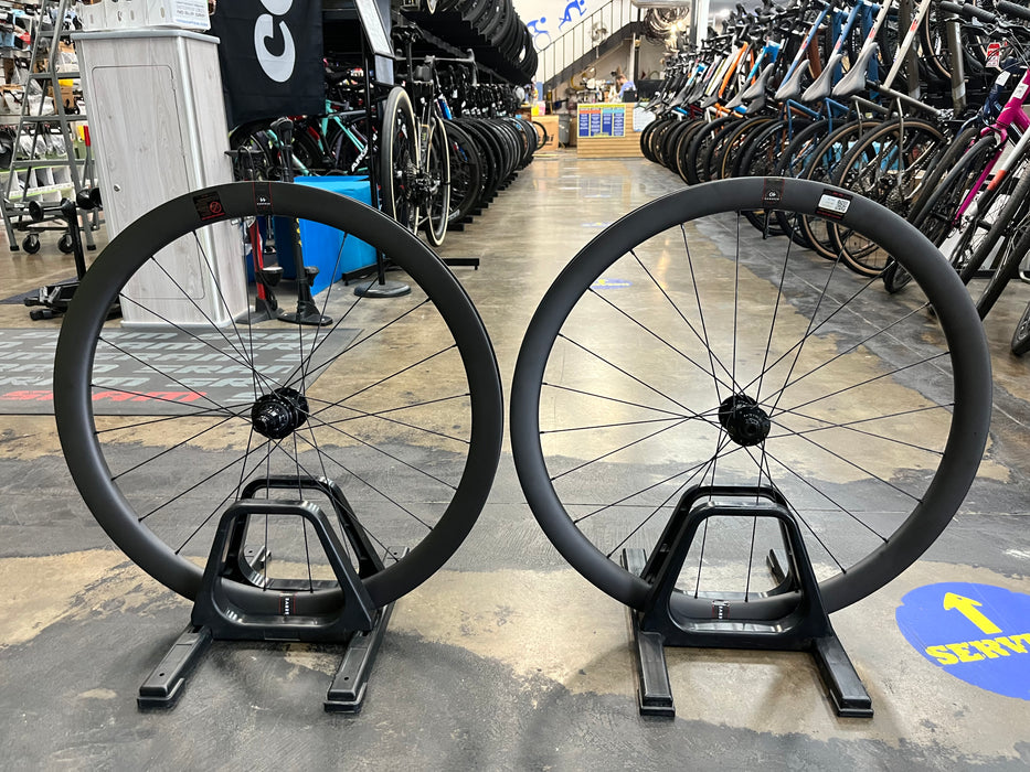 Reserve Wheels 40/44 Disc Tubeless Carbon Wheelset