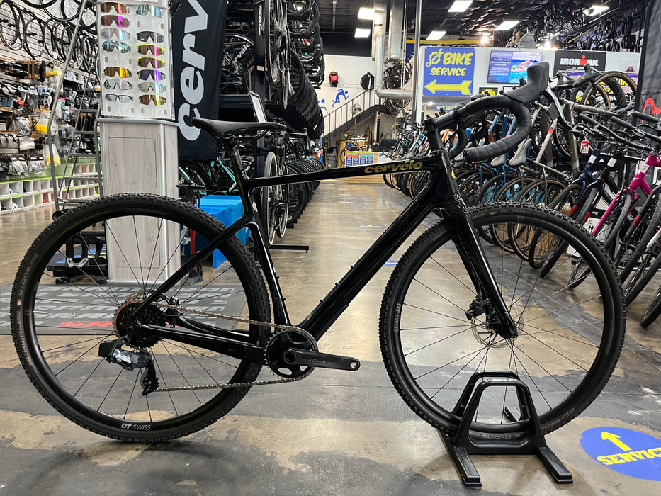 etap gravel bike Cervelo Aspero Force eTap AXS 1 - Black/Gold