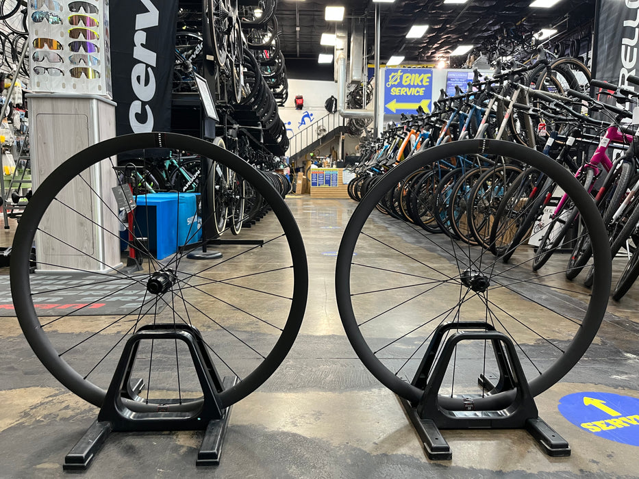 Reserve Wheels 32 Disc Tubeless Wheelset