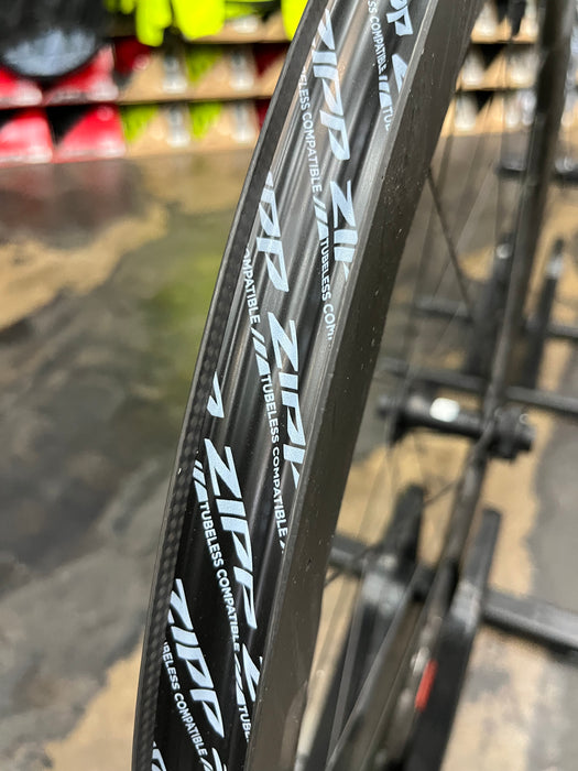Zipp 454 NSW Tubeless Disc Brake Wheelset