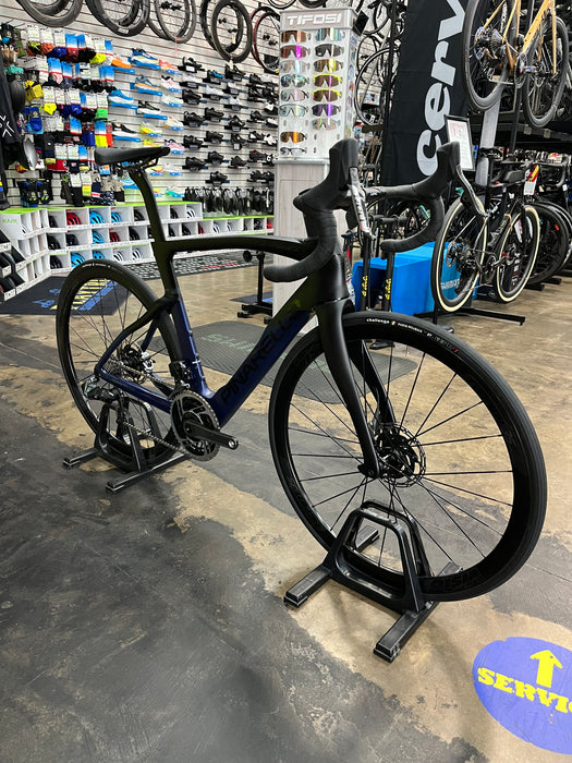 Pinarello Dogma F Disc SRAM Red eTap AXS w/ Vision 35 Wheels