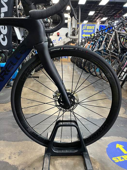 Pinarello Dogma F Disc SRAM Red eTap AXS w/ Vision 35 Wheels