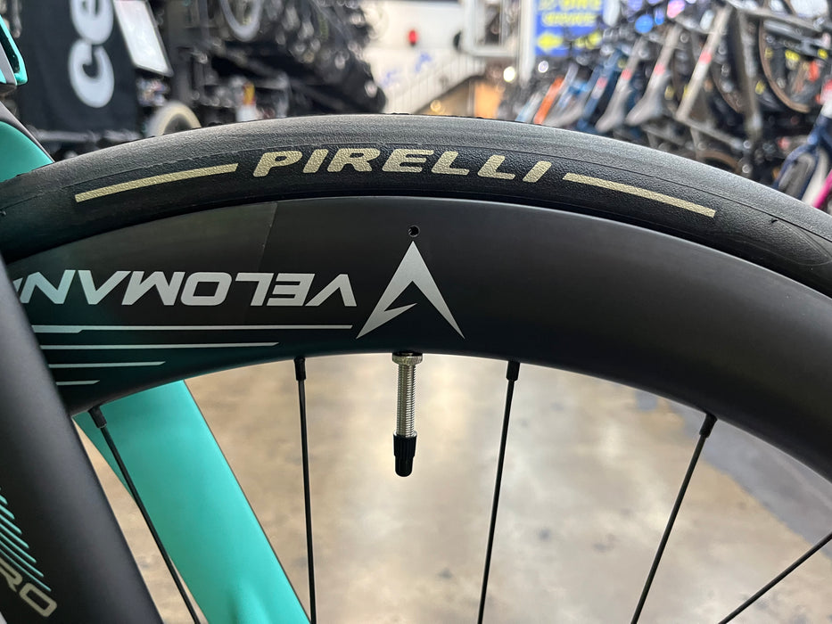 Bianchi Oltre Pro Shimano Ultegra Di2 12 Speed - Black/Celeste