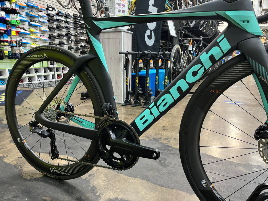 Bianchi Oltre Pro Shimano Ultegra Di2 12 Speed - Black/Celeste
