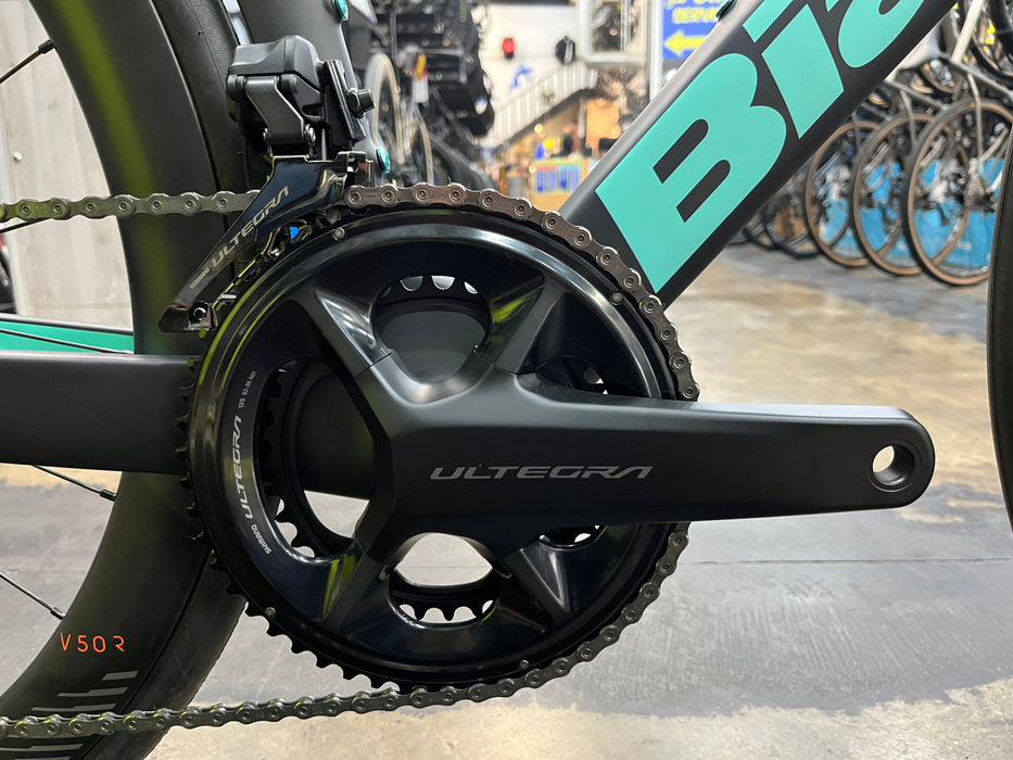 Bianchi Oltre Pro Shimano Ultegra Di2 12 Speed - Black/Celeste