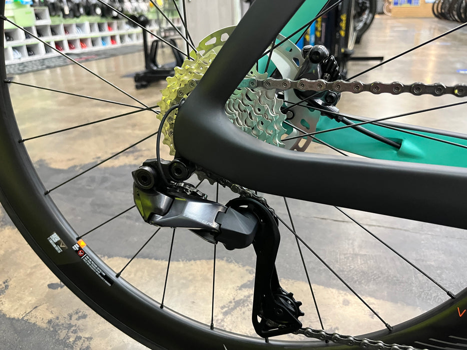 Bianchi Oltre Pro Shimano Ultegra Di2 12 Speed - Black/Celeste