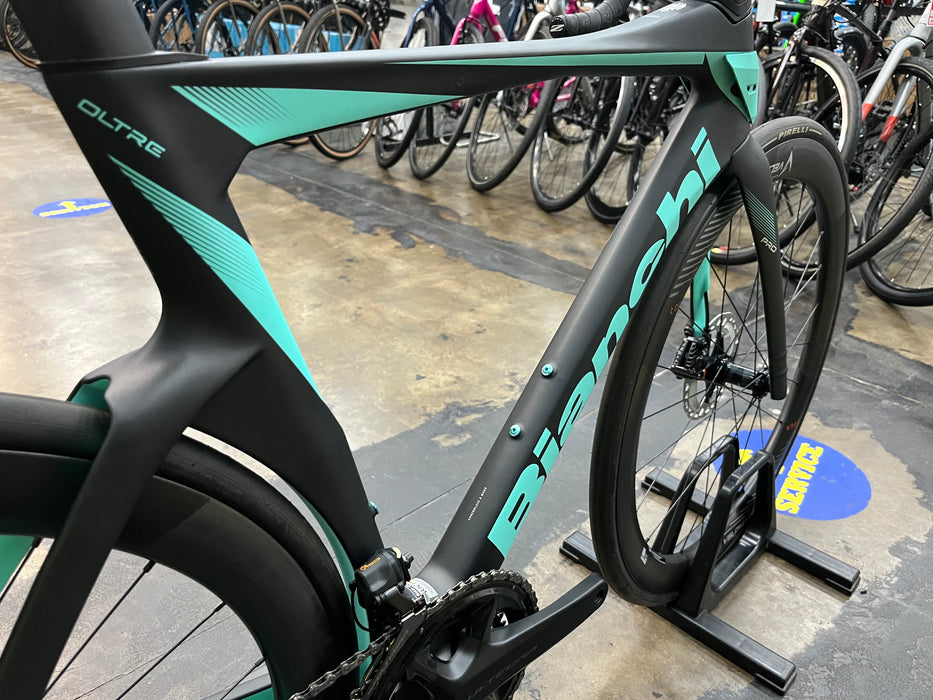 Bianchi Oltre Pro Shimano Ultegra Di2 12 Speed - Black/Celeste