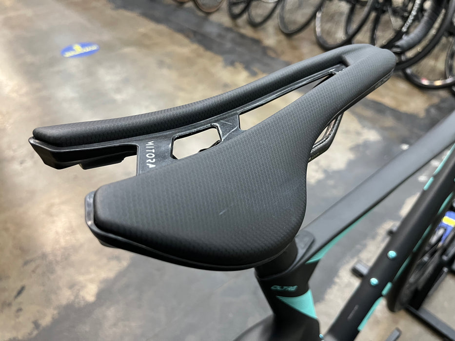 Bianchi Oltre Pro Shimano Ultegra Di2 12 Speed - Black/Celeste