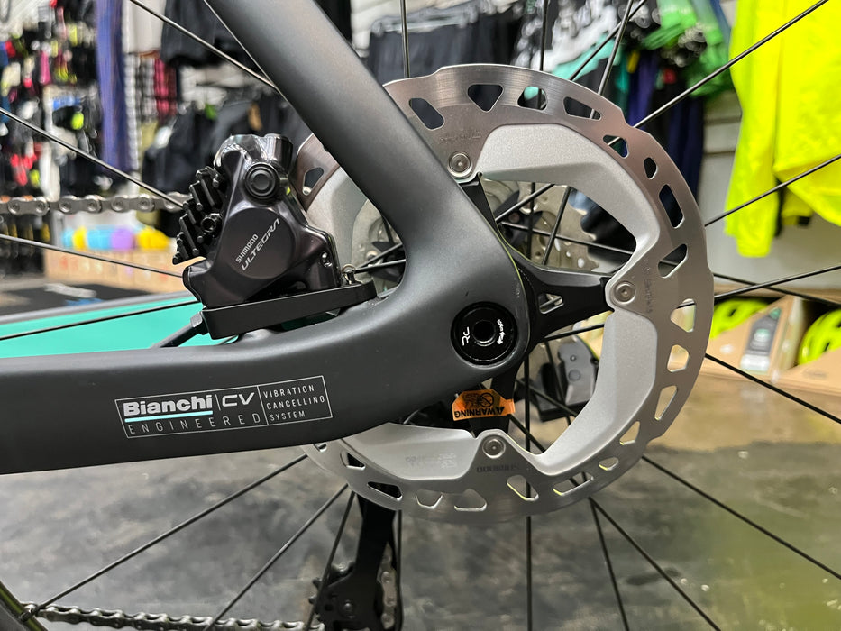 Bianchi Oltre Pro Shimano Ultegra Di2 12 Speed - Black/Celeste