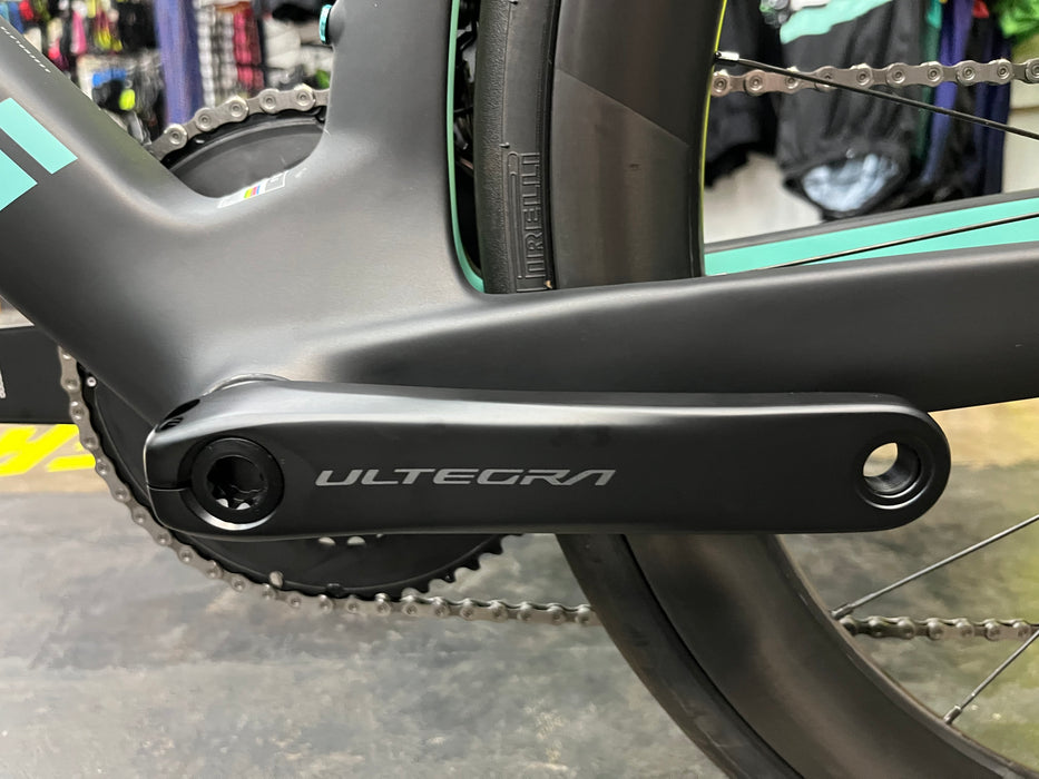Bianchi Oltre Pro Shimano Ultegra Di2 12 Speed - Black/Celeste