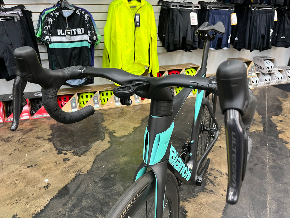 Bianchi Oltre Pro Shimano Ultegra Di2 12 Speed - Black/Celeste