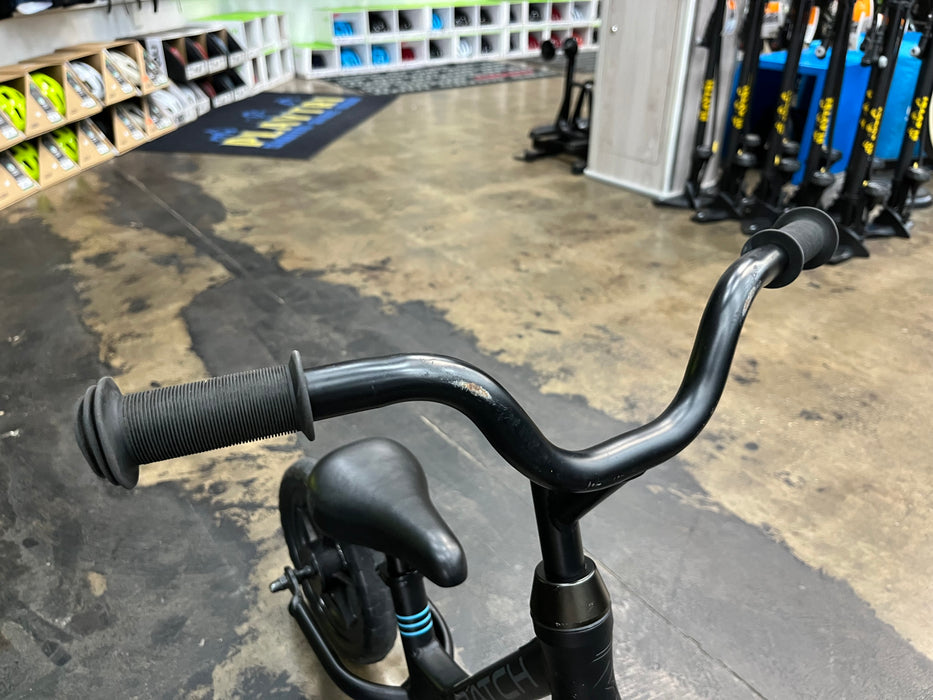 Batch Balance Bike - Black DEMO