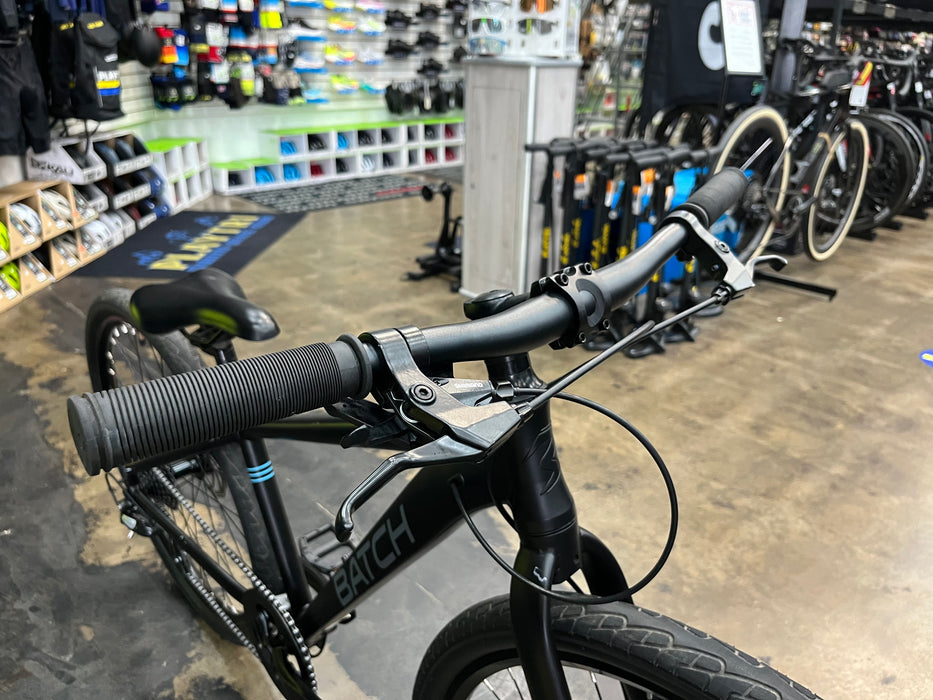 Batch The Urban Bike 27.5" Shimano Tourney - Matte Black DEMO