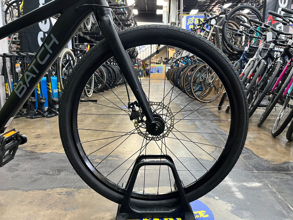Batch The Urban Bike 27.5" Shimano Tourney - Matte Black DEMO