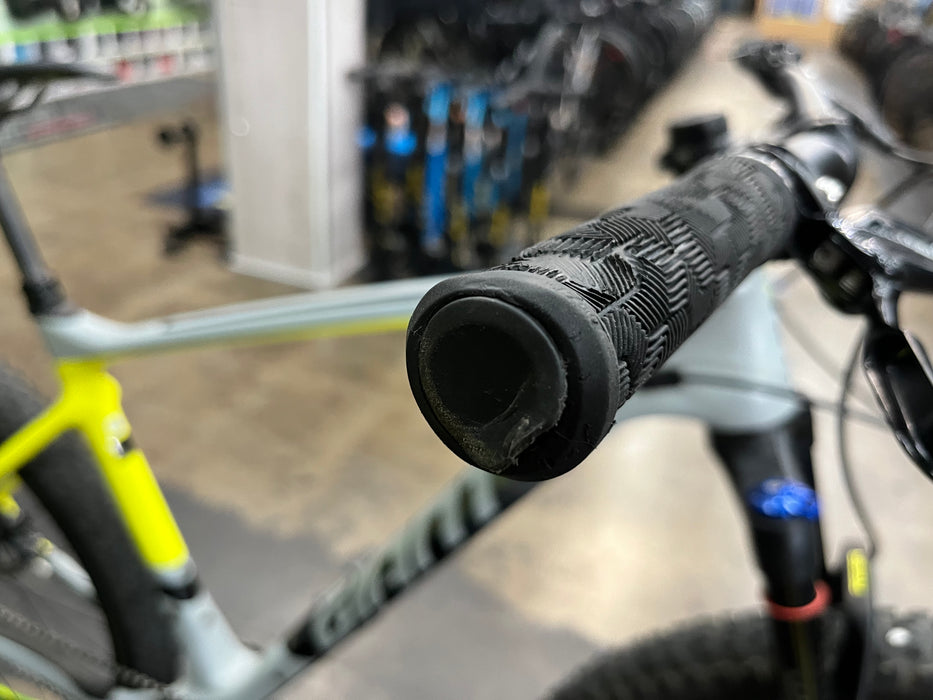 Giant XTC Advanced 27.5+ Single Speed - Grey USED