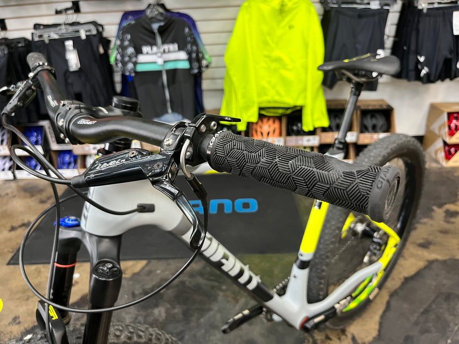 Giant XTC Advanced 27.5+ Single Speed - Grey USED