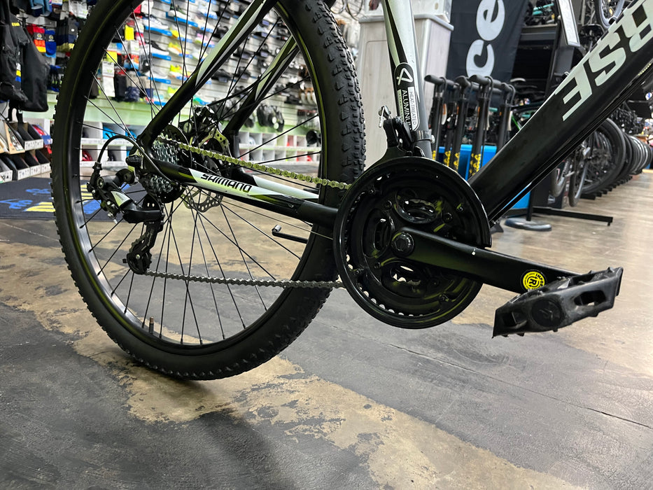 Iron Horse Yakuza 5.1 Mountain Bike Shimano Tourney 7 Speed - Black/Silver USED