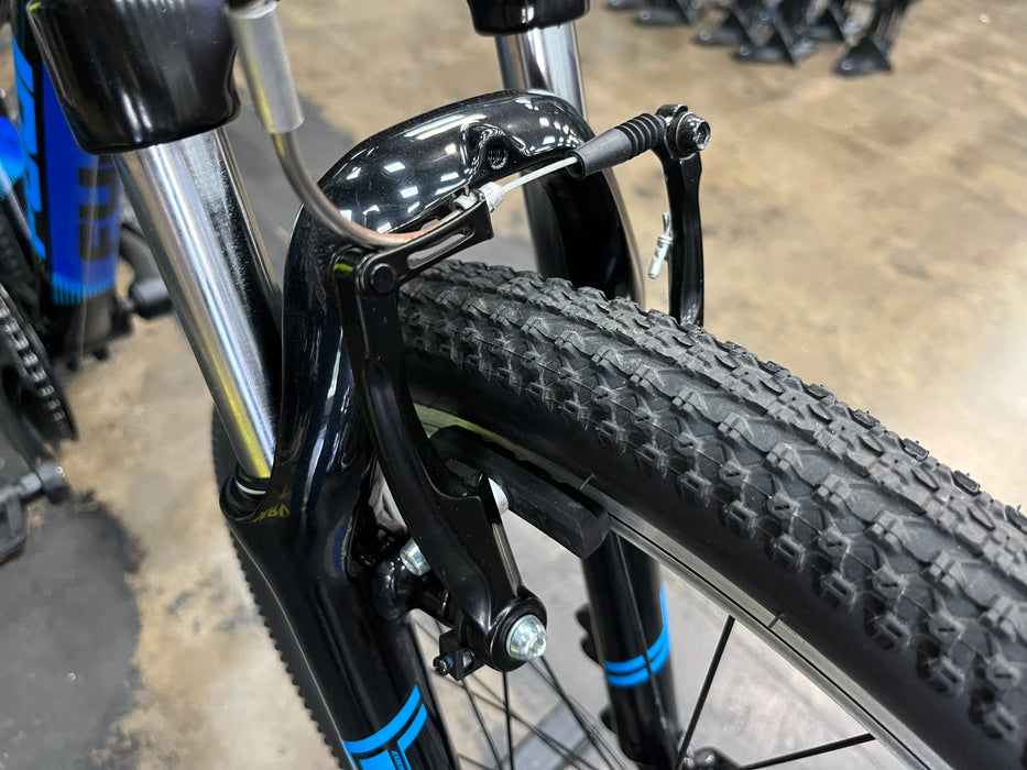 Fuji Dynamite 24 Shimano Acera 8 Speed - Black/Blue DEMO
