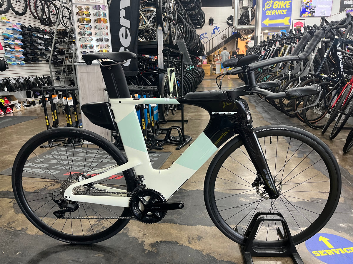 Felt IAX Advanced Shimano 105 12-Speed - Sage White 2025 — Playtri