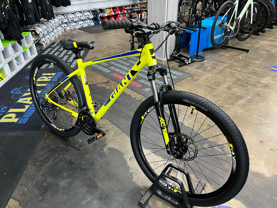 Giant ATX 2 Shimano Tourney - Yellow/Blue 2018 USED