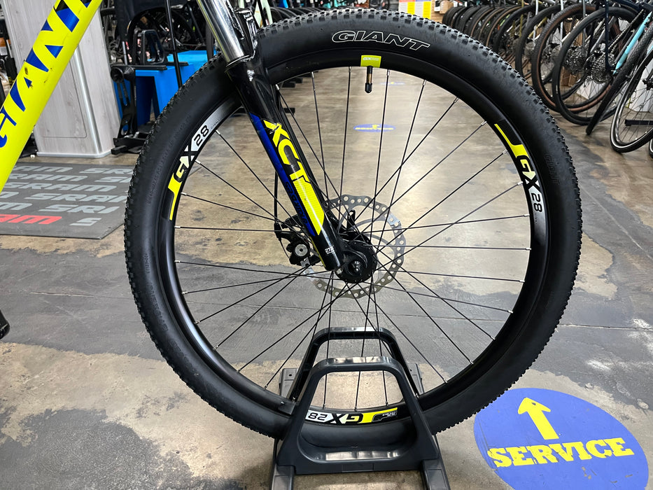 Giant ATX 2 Shimano Tourney - Yellow/Blue 2018 USED