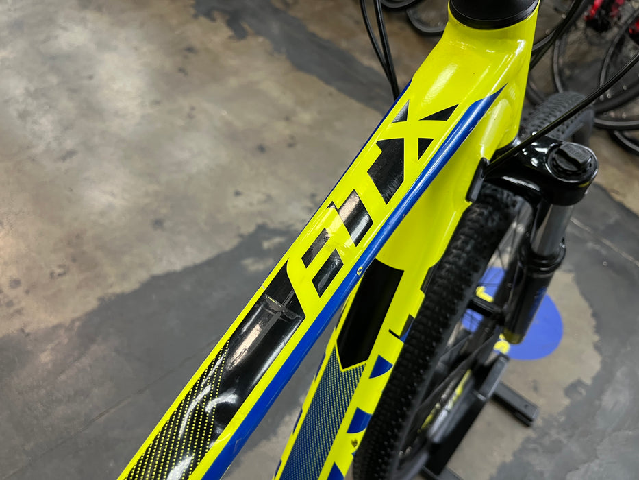 Giant ATX 2 Shimano Tourney - Yellow/Blue 2018 USED