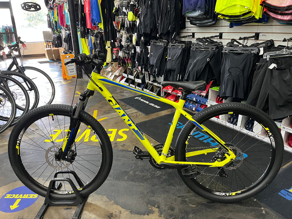 Giant ATX 2 Shimano Tourney - Yellow/Blue 2018 USED