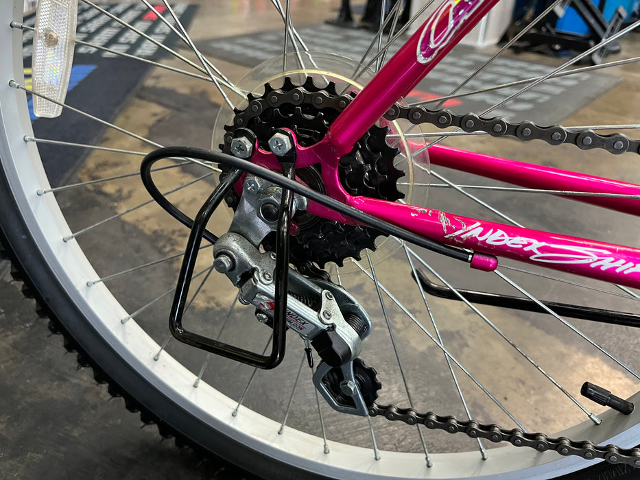 Magna Glacier Point Mountain Bike - Pink USED