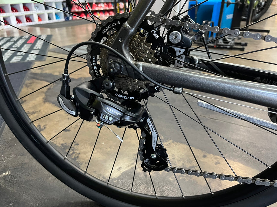 Giant Escape 3 Disc Shimano Tourney - Metallic Black 2022