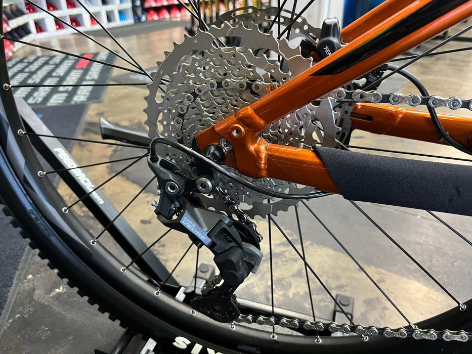 Giant Stance E+ 2 29er 20MPH - Amber 2022