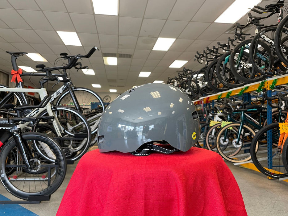 Nutcase Street Helmet - Suit & Tie