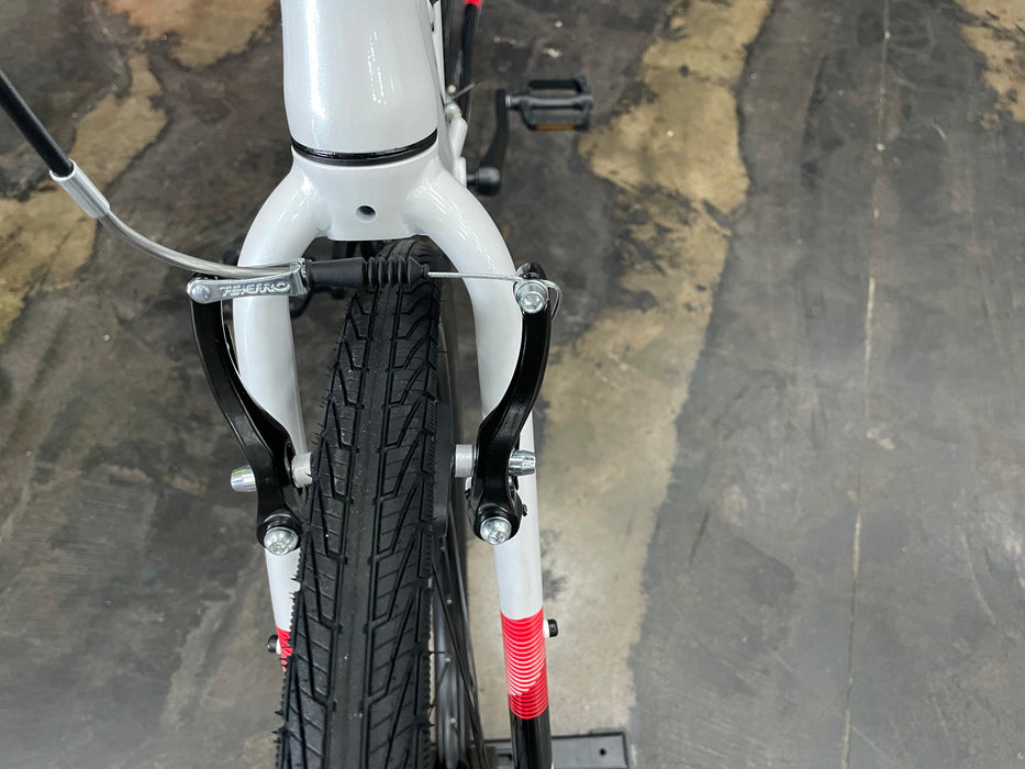 Fuji Absolute ST Shimano Tourney Pearl White — Playtri