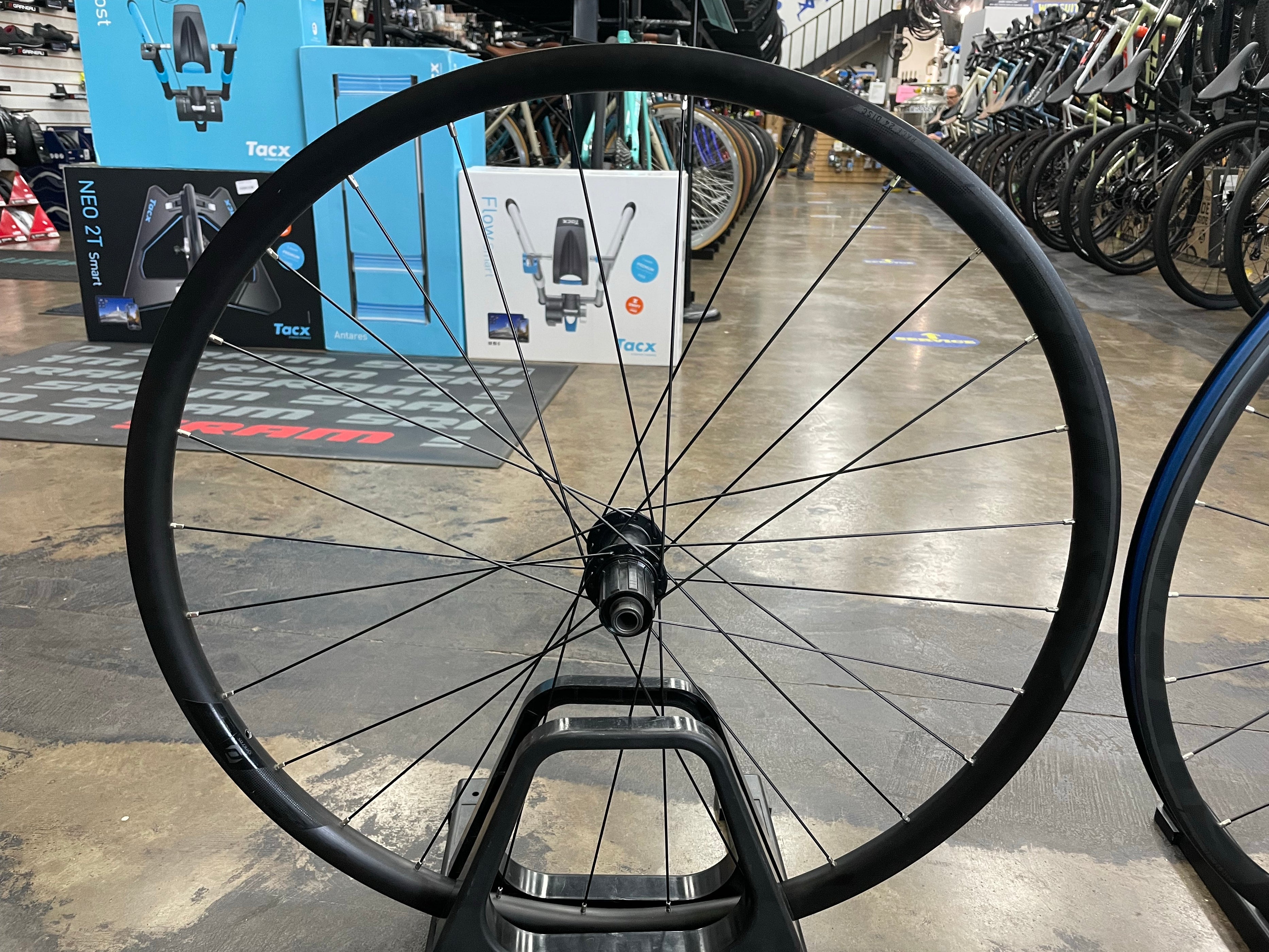 Syncros Race 24 Disc Wheelset — Playtri