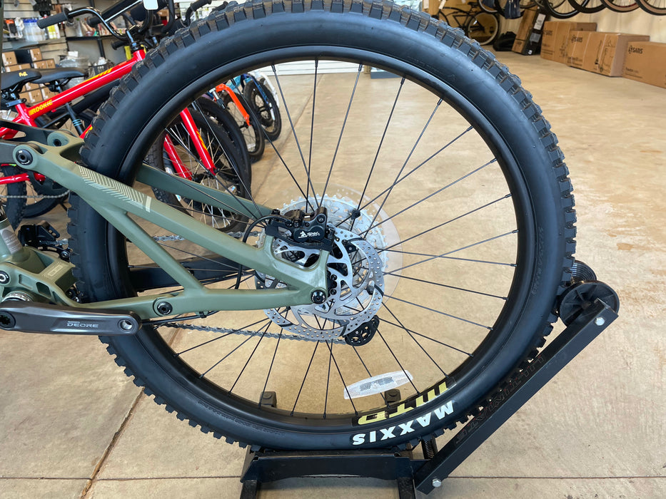 Fuji Auric 27.5 LT 1.5 Shimano Deore 11 Speed - Satin Olive Green 2022