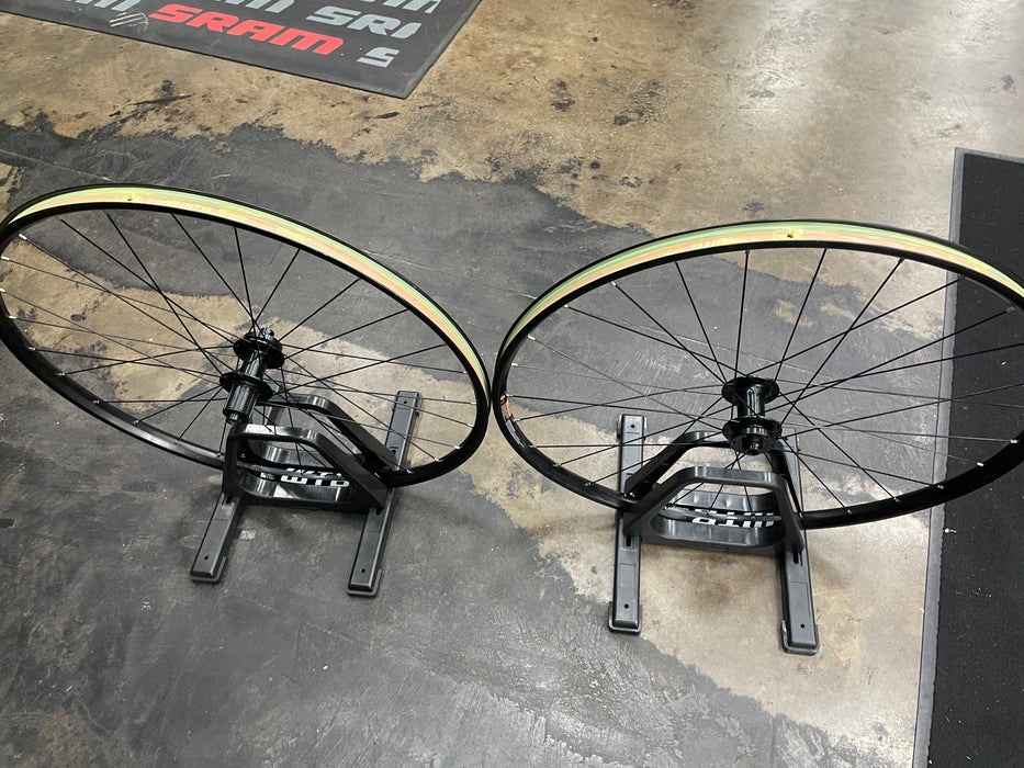 Tubeless online 700c wheels