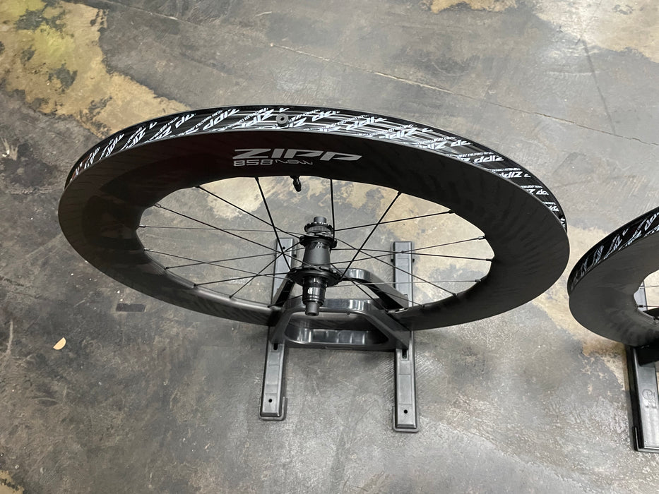 Zipp 858 NSW Tubeless Disc-Brake Carbon Wheelset