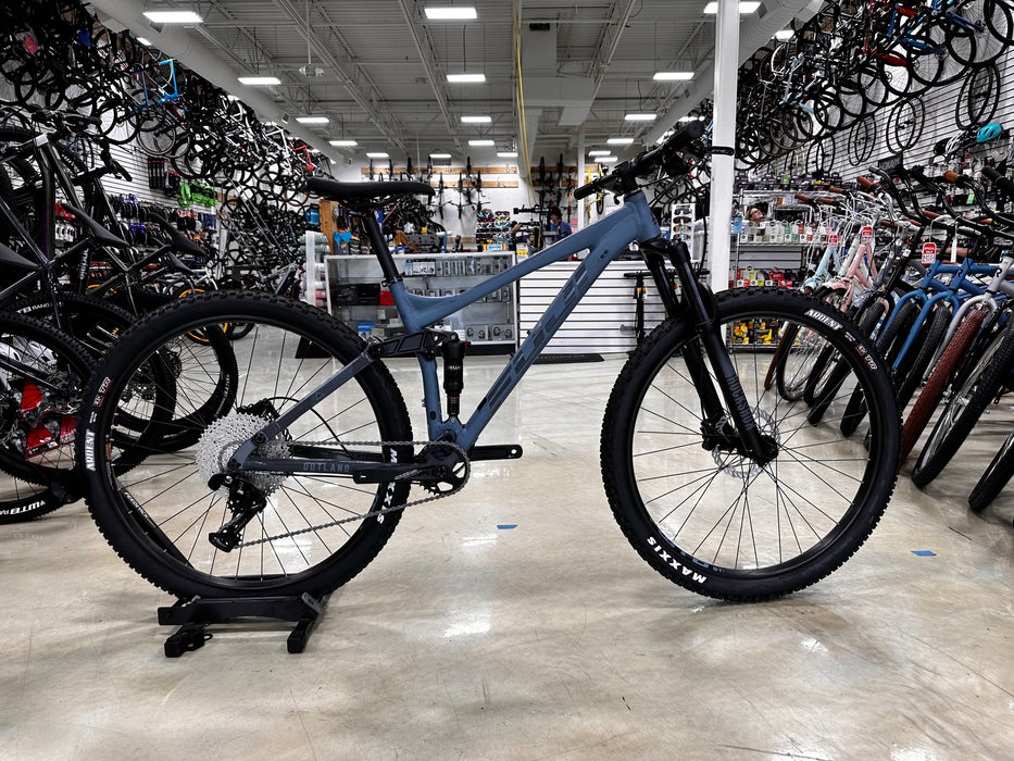 Fuji bike mtb discount 29 outland 1.1