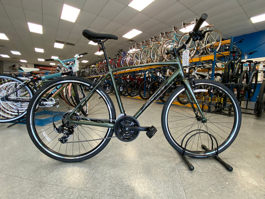 GIANT ESCAPE R3 700C アルミ 24速 470mm GREEN Giant Escape 3 Shimano Tourney 7 Speed - Green 2021 — Playtri