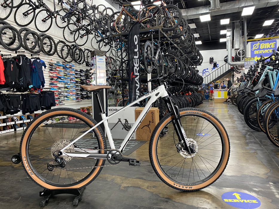 Scott bike discount white