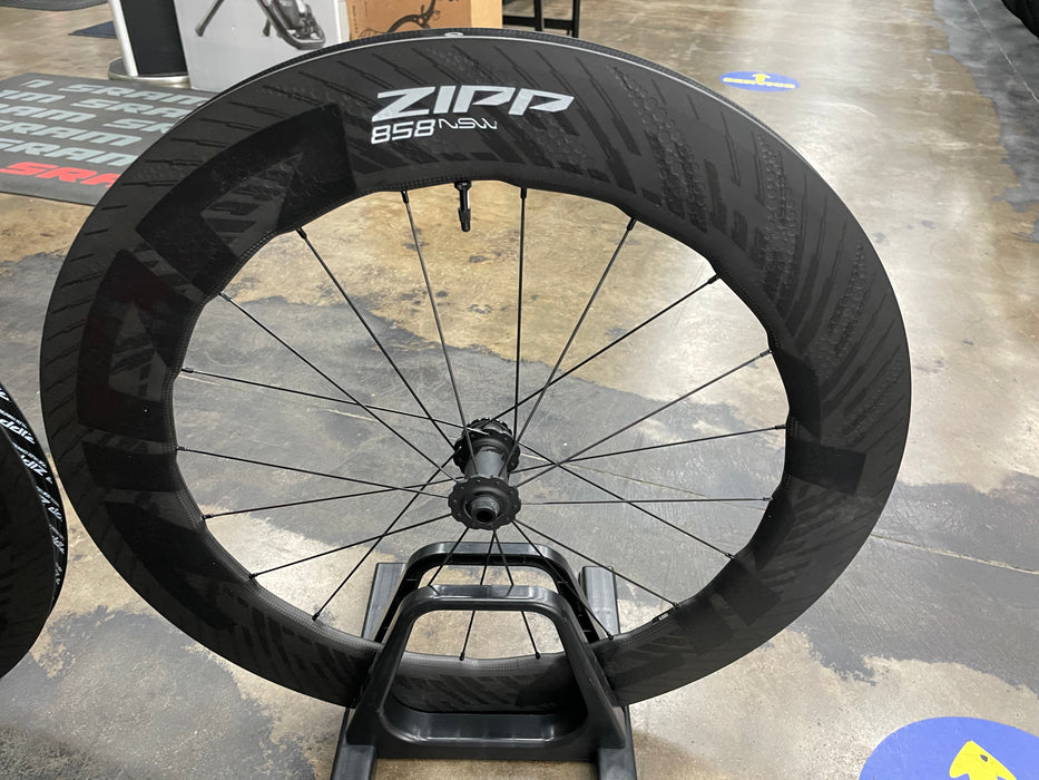 Zipp 858 NSW Tubeless Disc-Brake Carbon Wheelset — Playtri