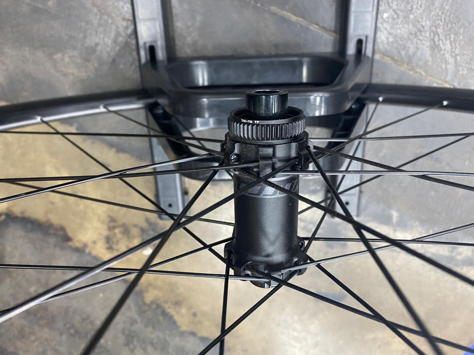 Syncros RP2.0 Disc Tubeless Wheelset DEMO — Playtri Syncros RP2.0 Disc Tubeless Wheelset DEMO — Playtri